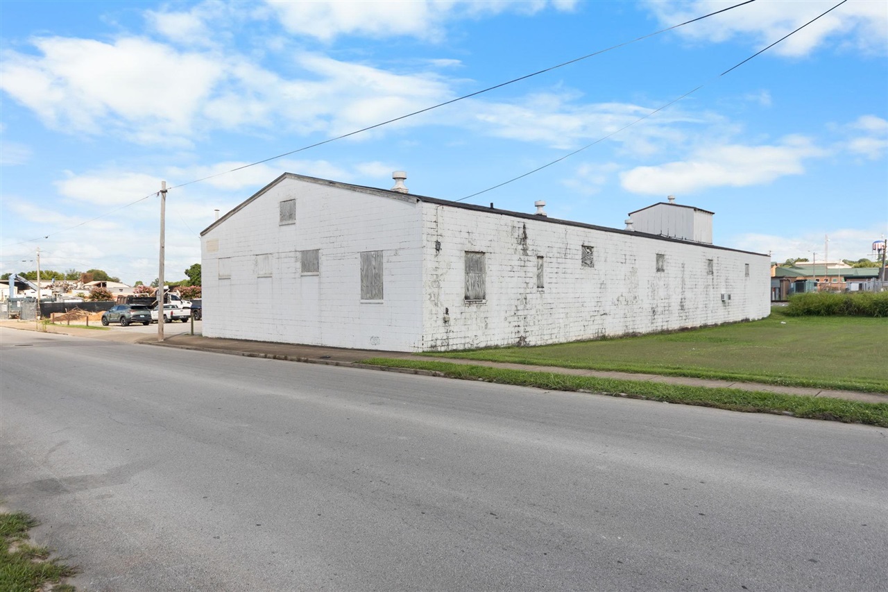 920 Clay Street Property Photo 38