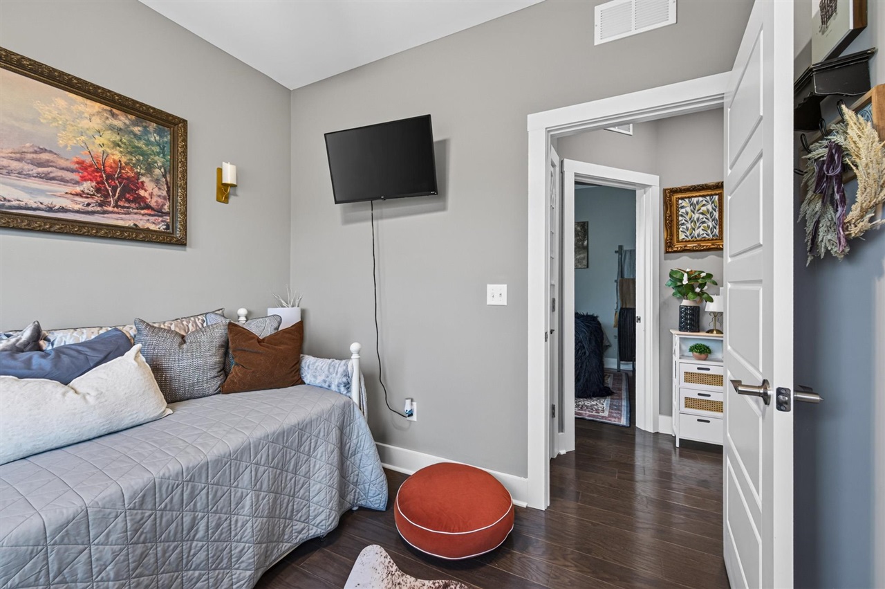 2727 Cedrus Avenue Property Photo 17
