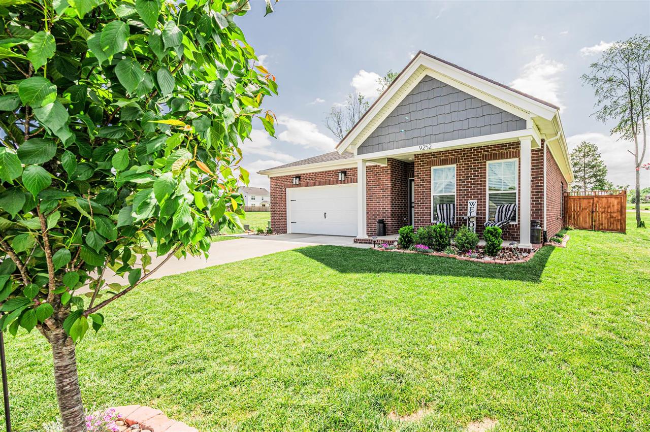 9252 Woodgate Circle Property Photo 1