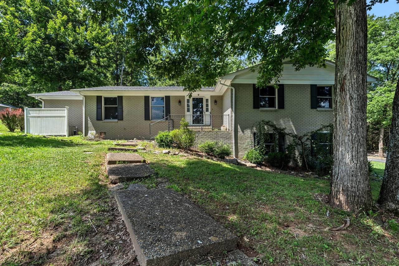 215 Suncrest Drive Property Photo 1