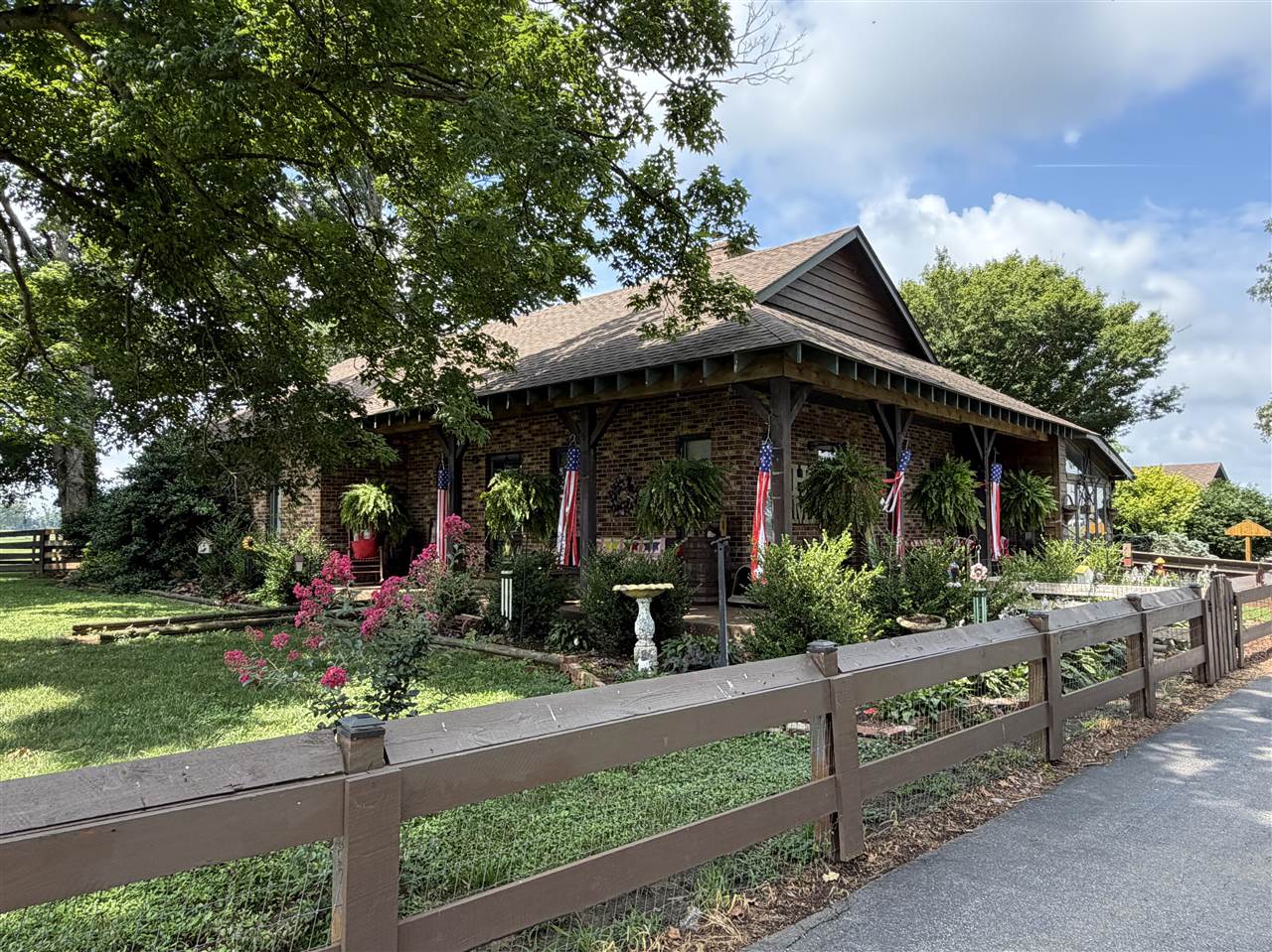 1183 Sunnyside-gotts Road Property Photo 1