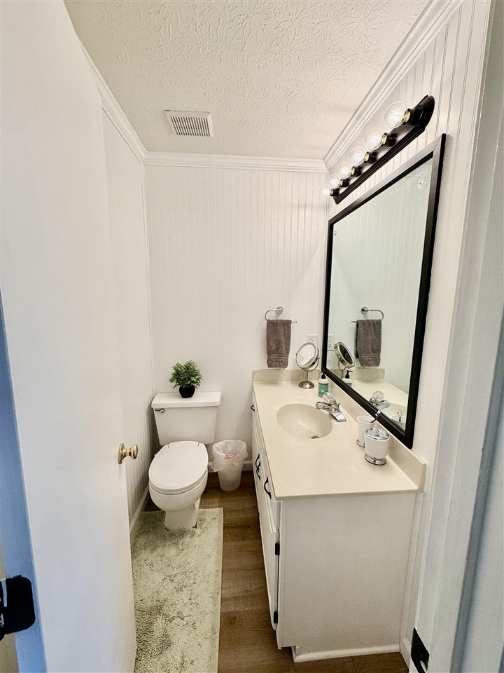 829 E 10th Avenue Property Photo 17