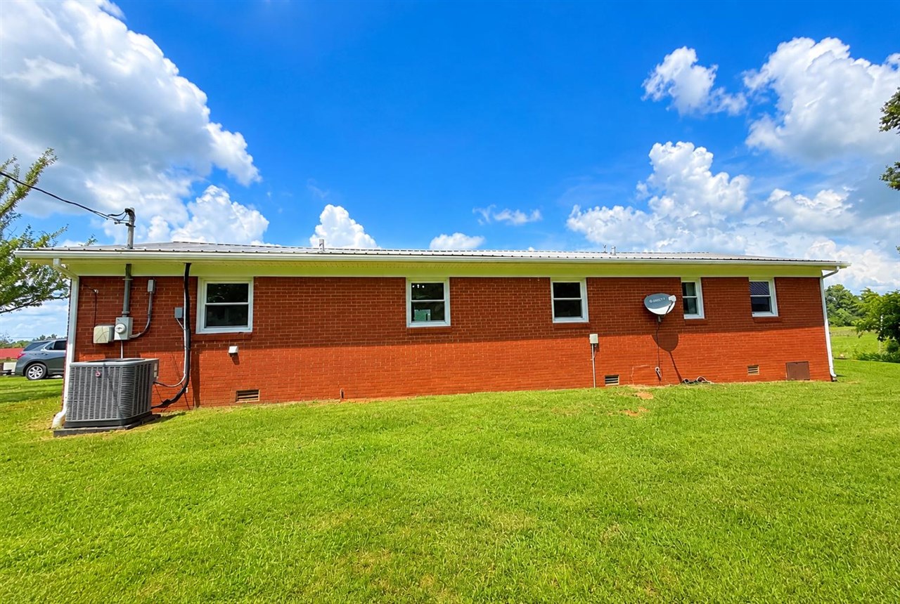1199 Flat Rock Road Property Photo 6