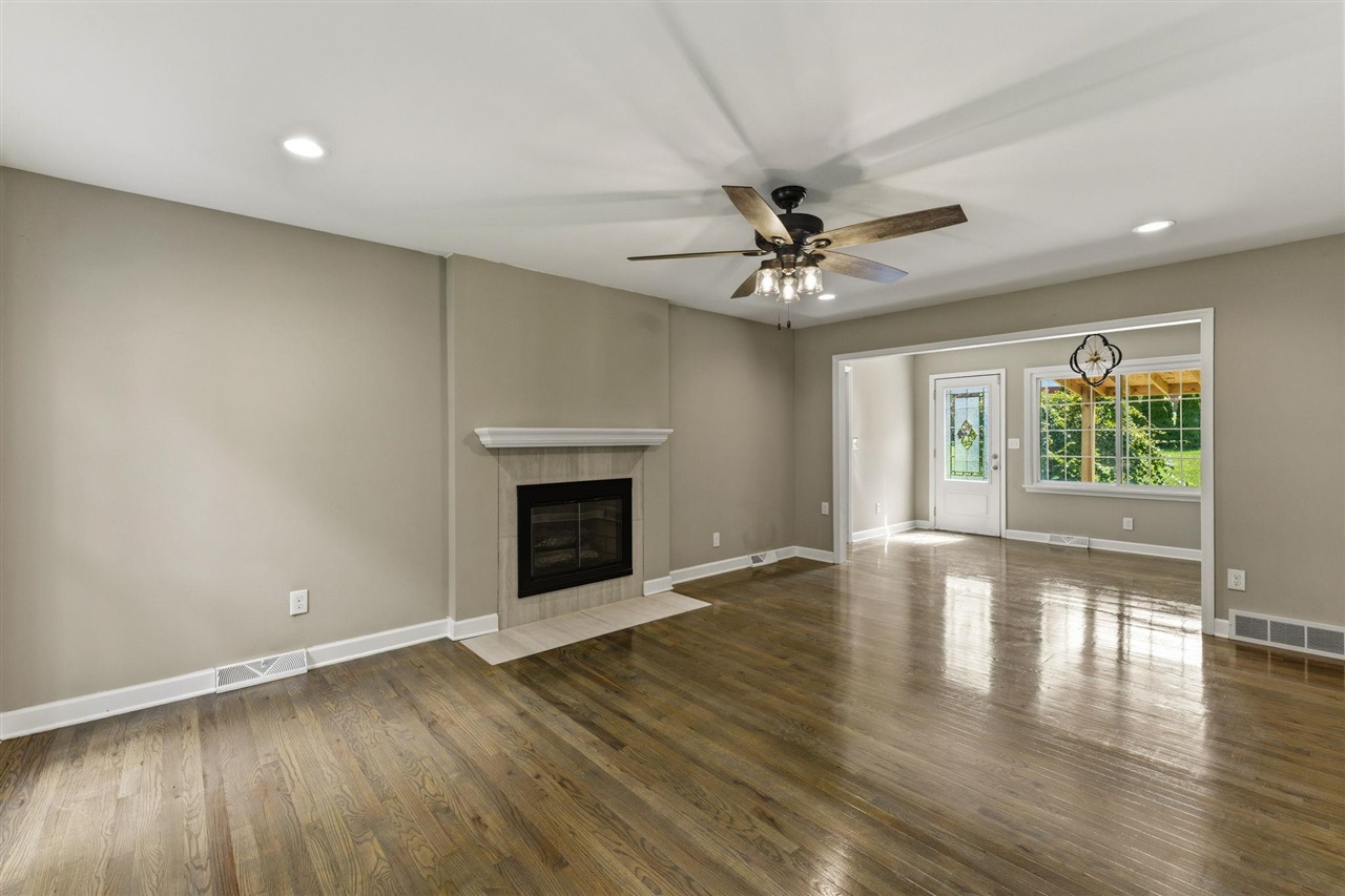 2904 Smallhouse Road Property Photo 10
