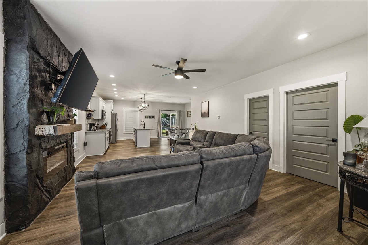 6415 E Haven Way Property Photo 5