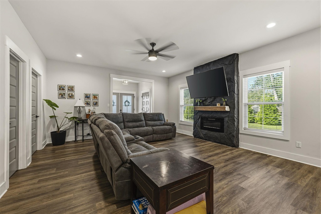 6415 E Haven Way Property Photo 7