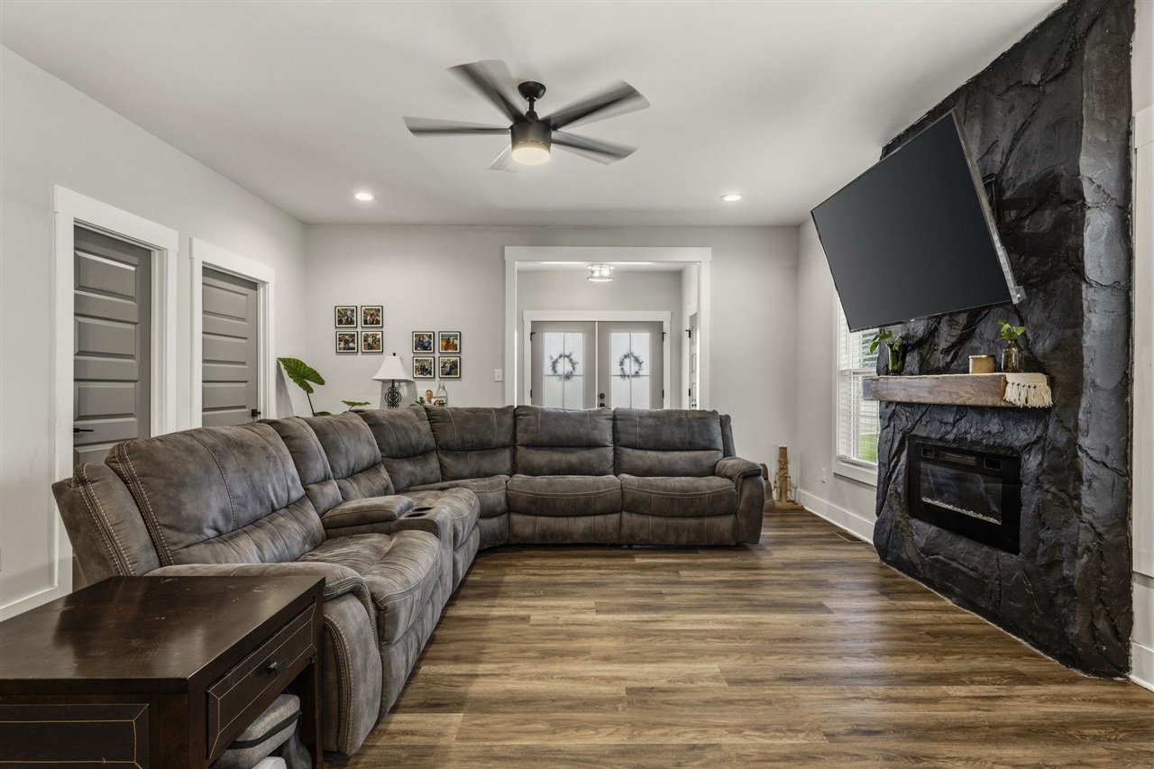 6415 E Haven Way Property Photo 8