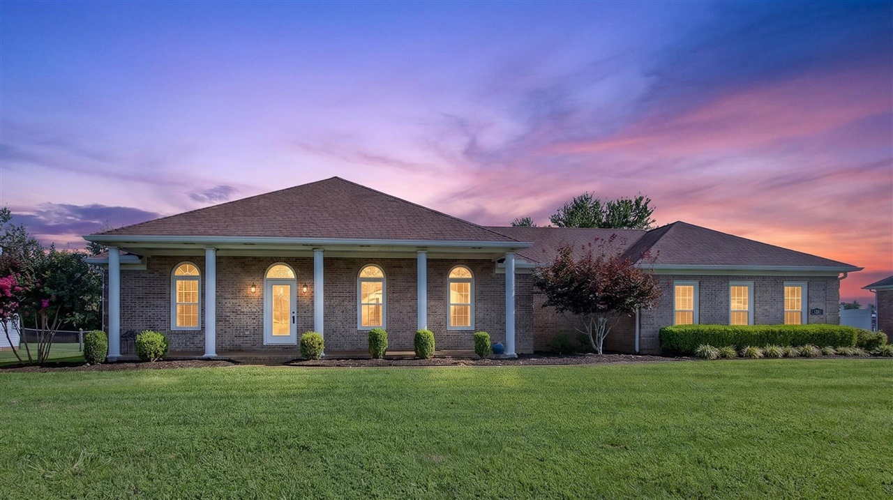 189 Hunters Crossing Property Photo 1