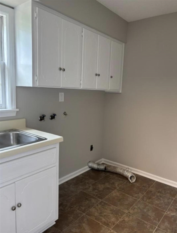 1323 Martin Way Property Photo 6