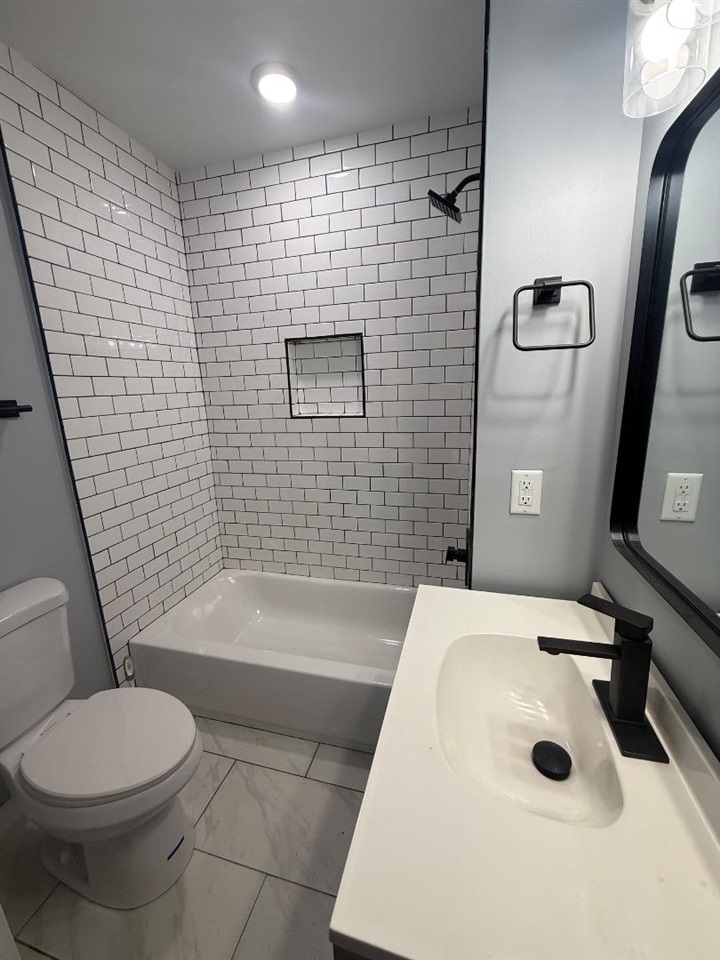 610 Unit D Cabell Drive Property Photo 4