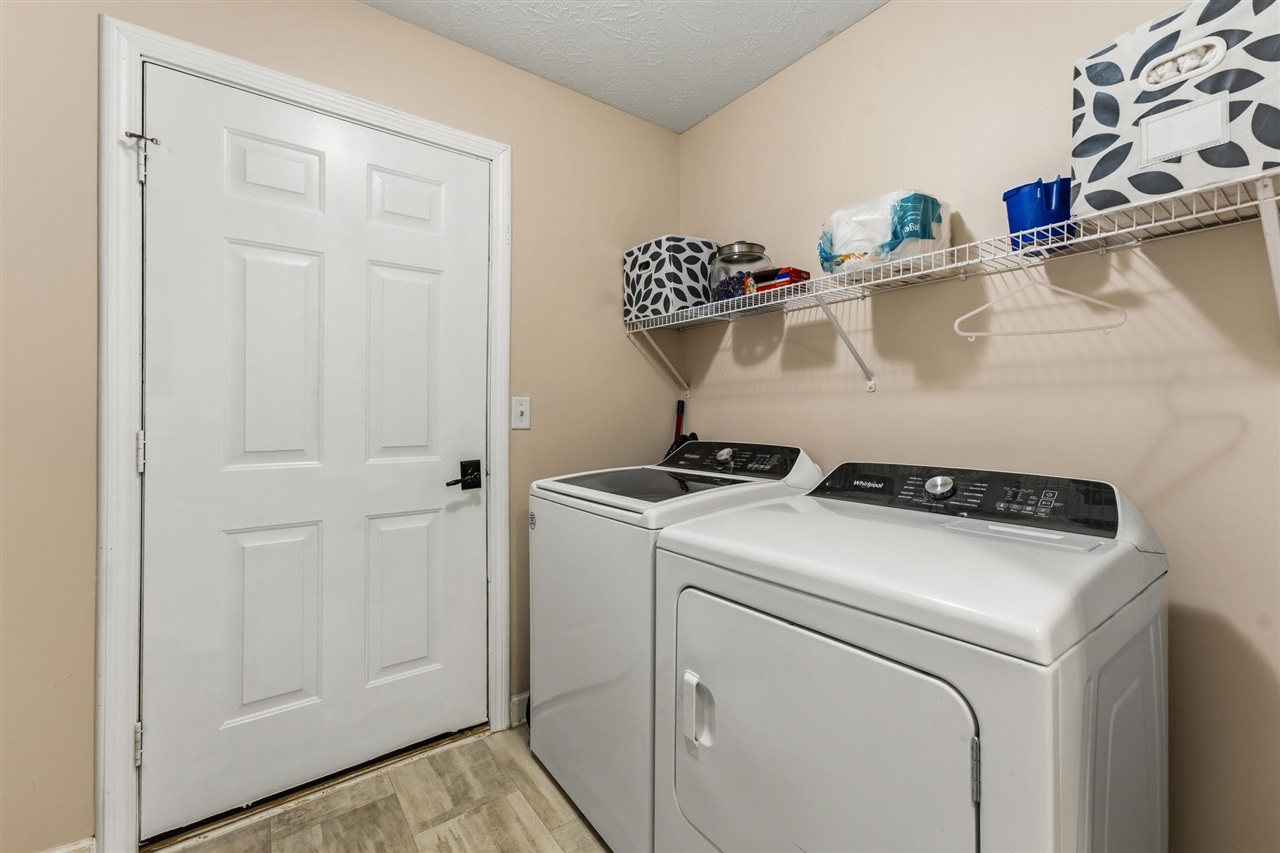 1501 Calgary Way Property Photo 11