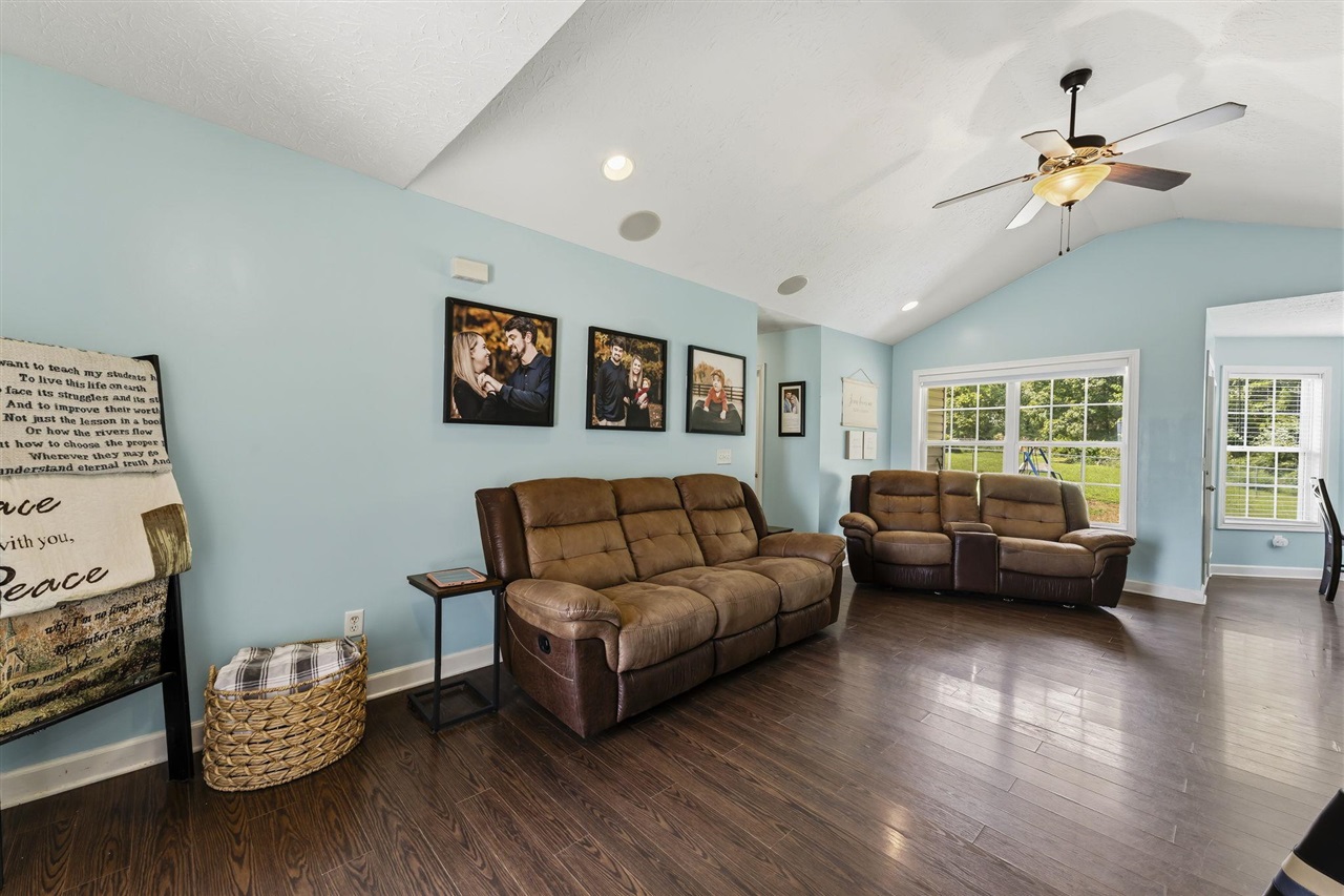 1501 Calgary Way Property Photo 18