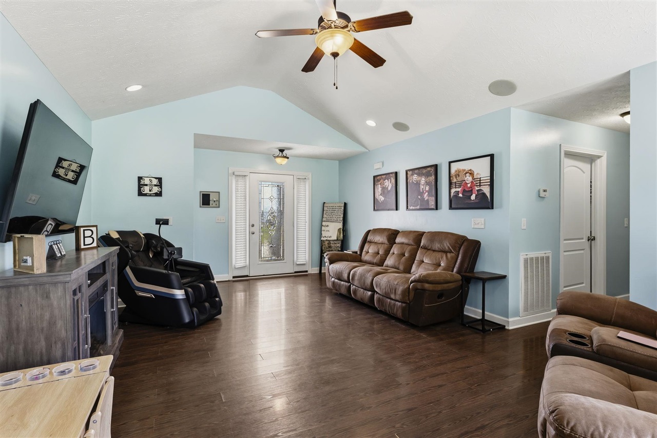 1501 Calgary Way Property Photo 21