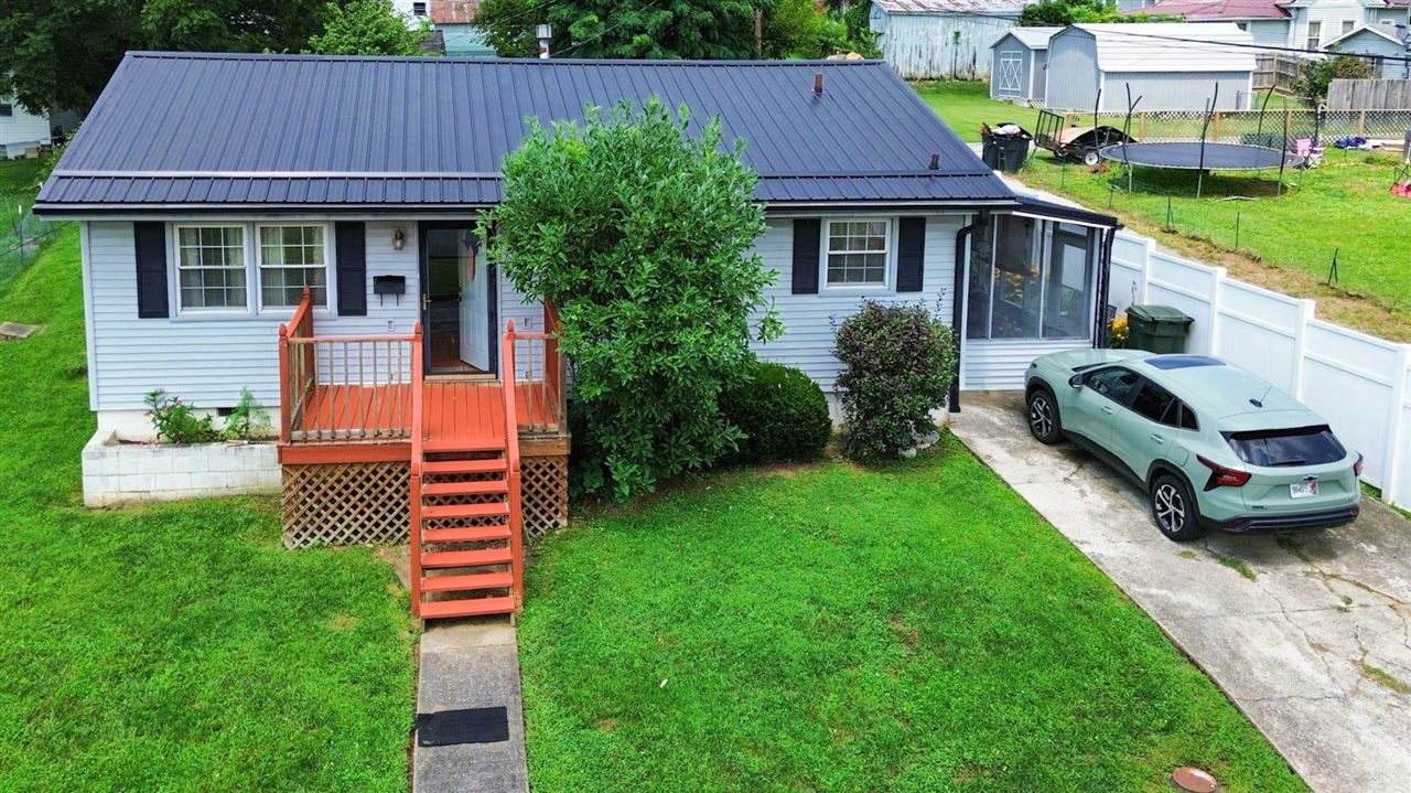 208 Tureman Avenue Property Photo 1