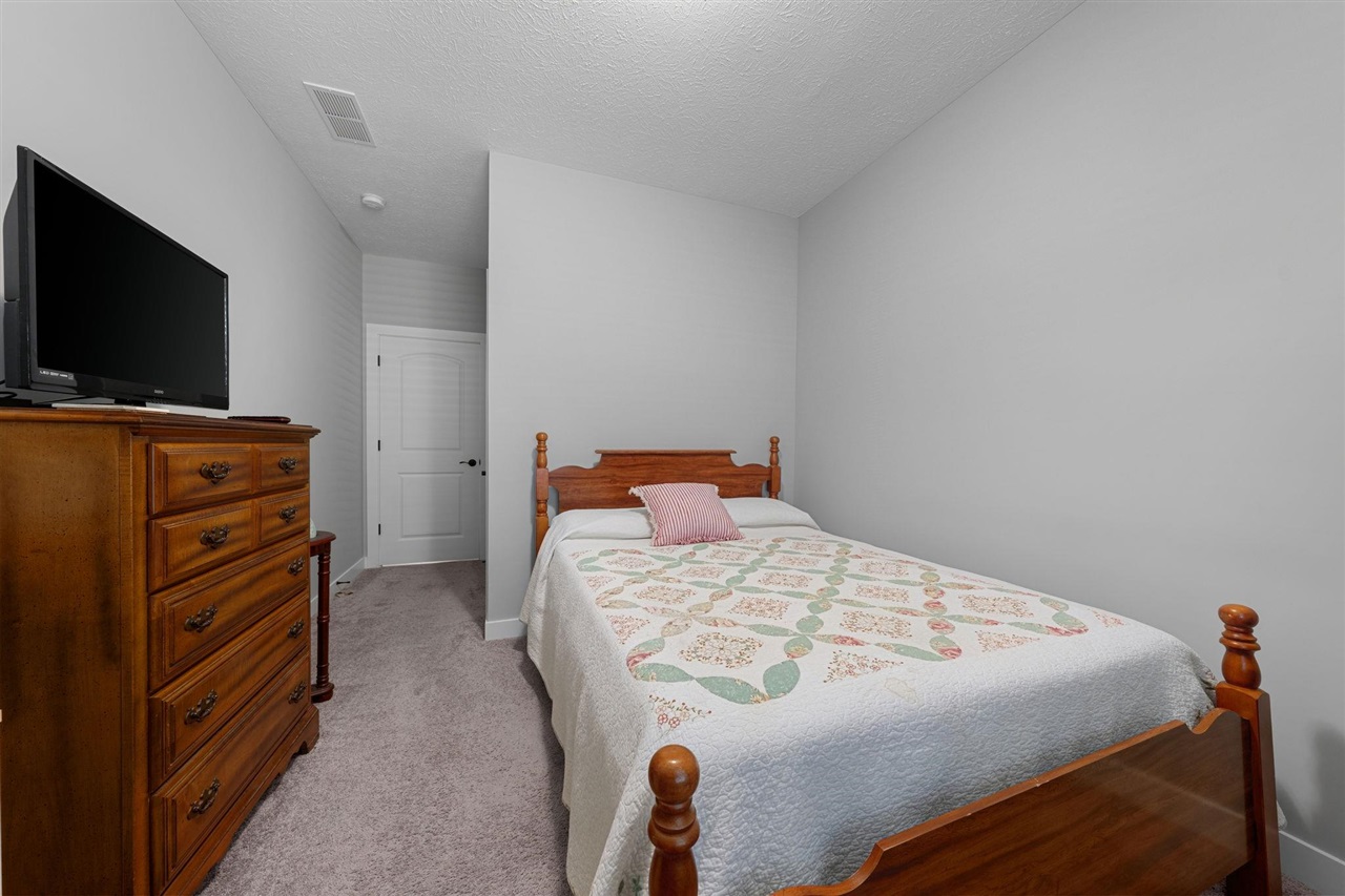 656 Big Leaf Avenue Property Photo 9