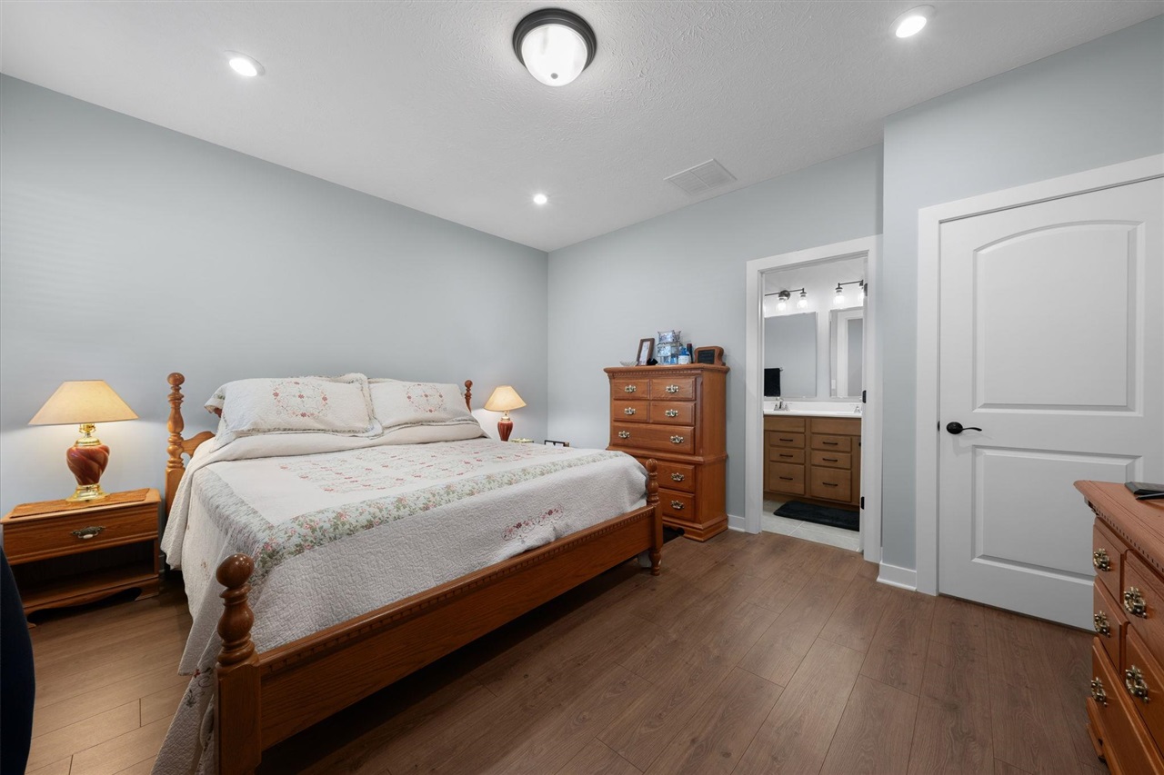 656 Big Leaf Avenue Property Photo 10