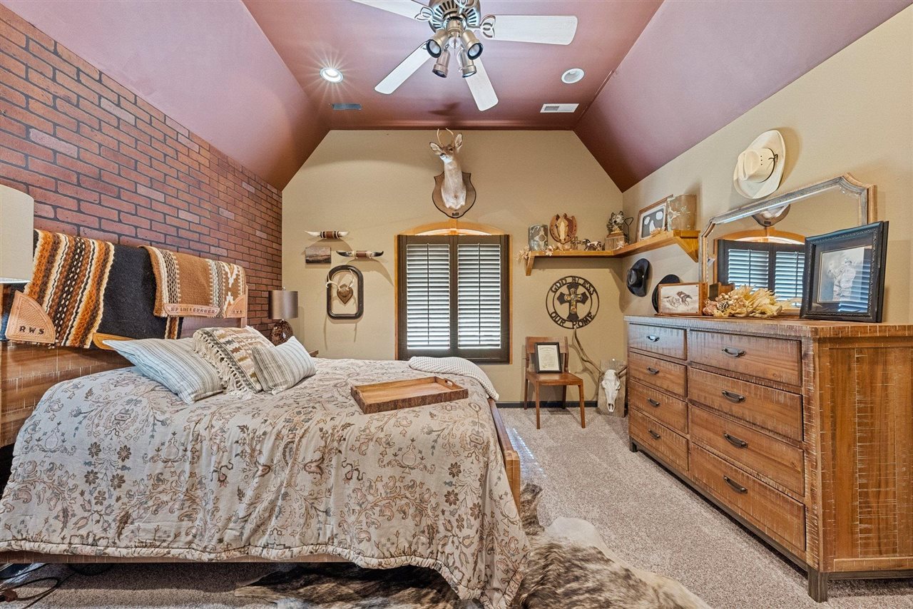 305 Calumet Way Property Photo 48