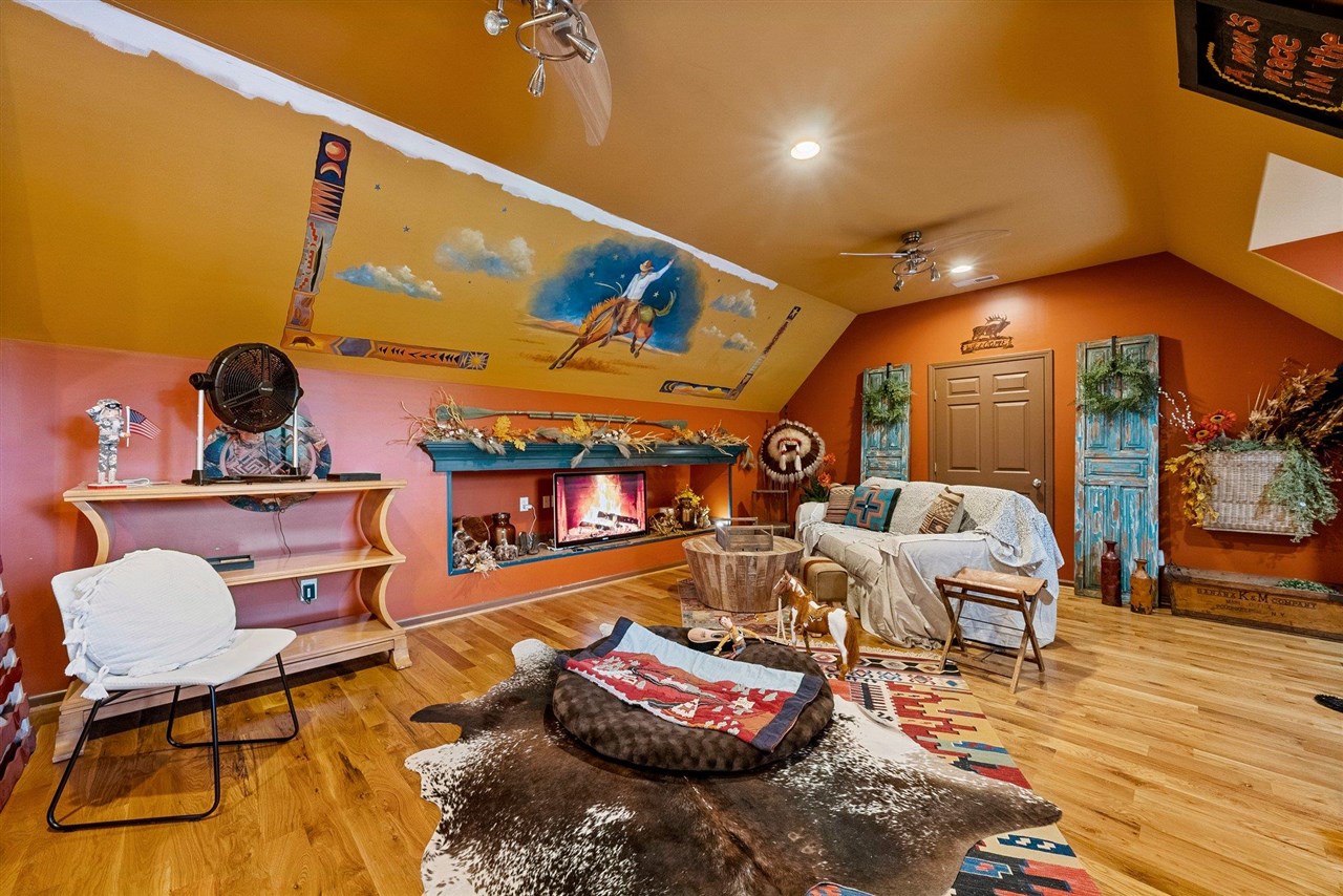 305 Calumet Way Property Photo 50