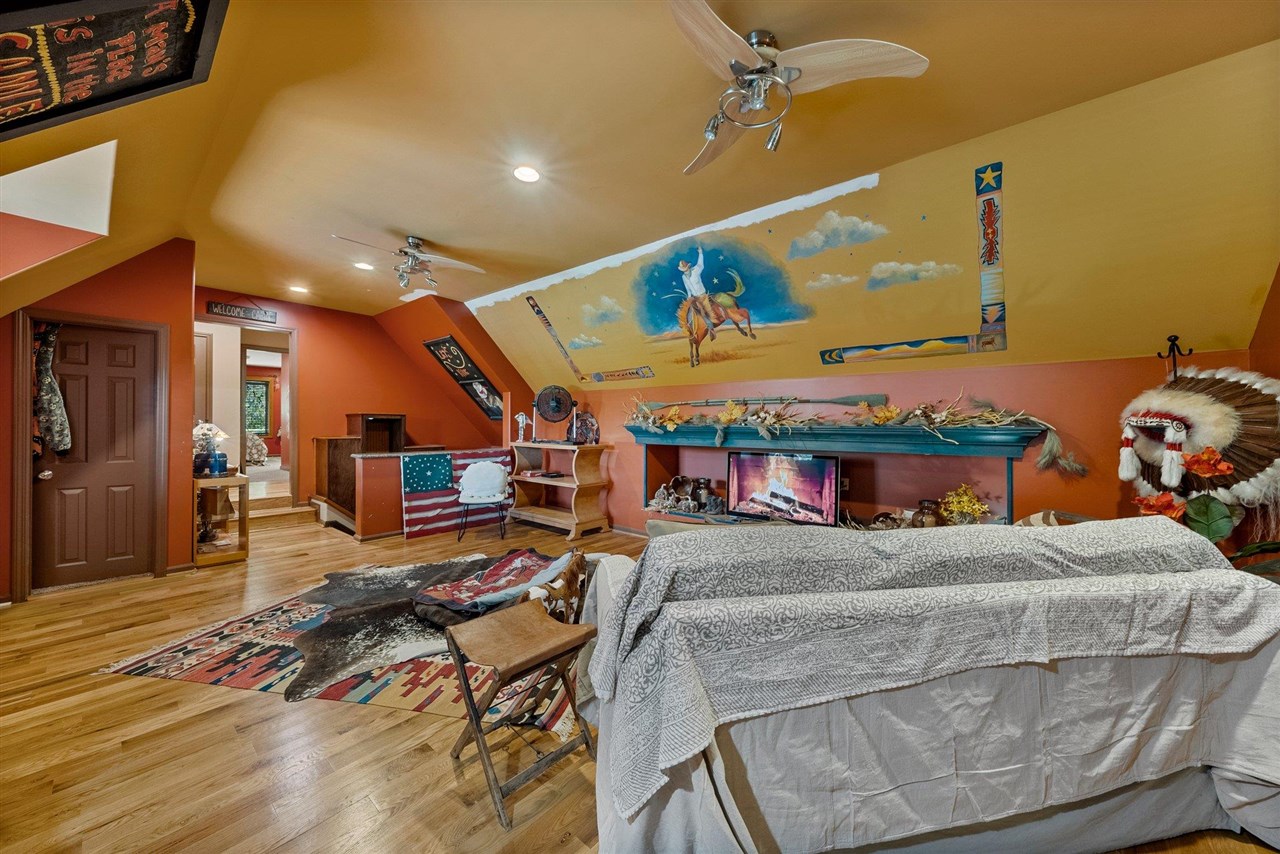 305 Calumet Way Property Photo 51