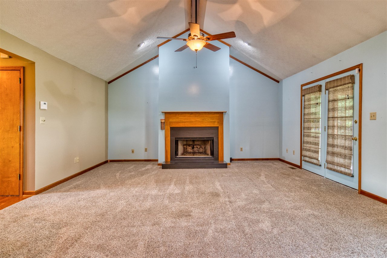 922 S College Street Property Photo 3