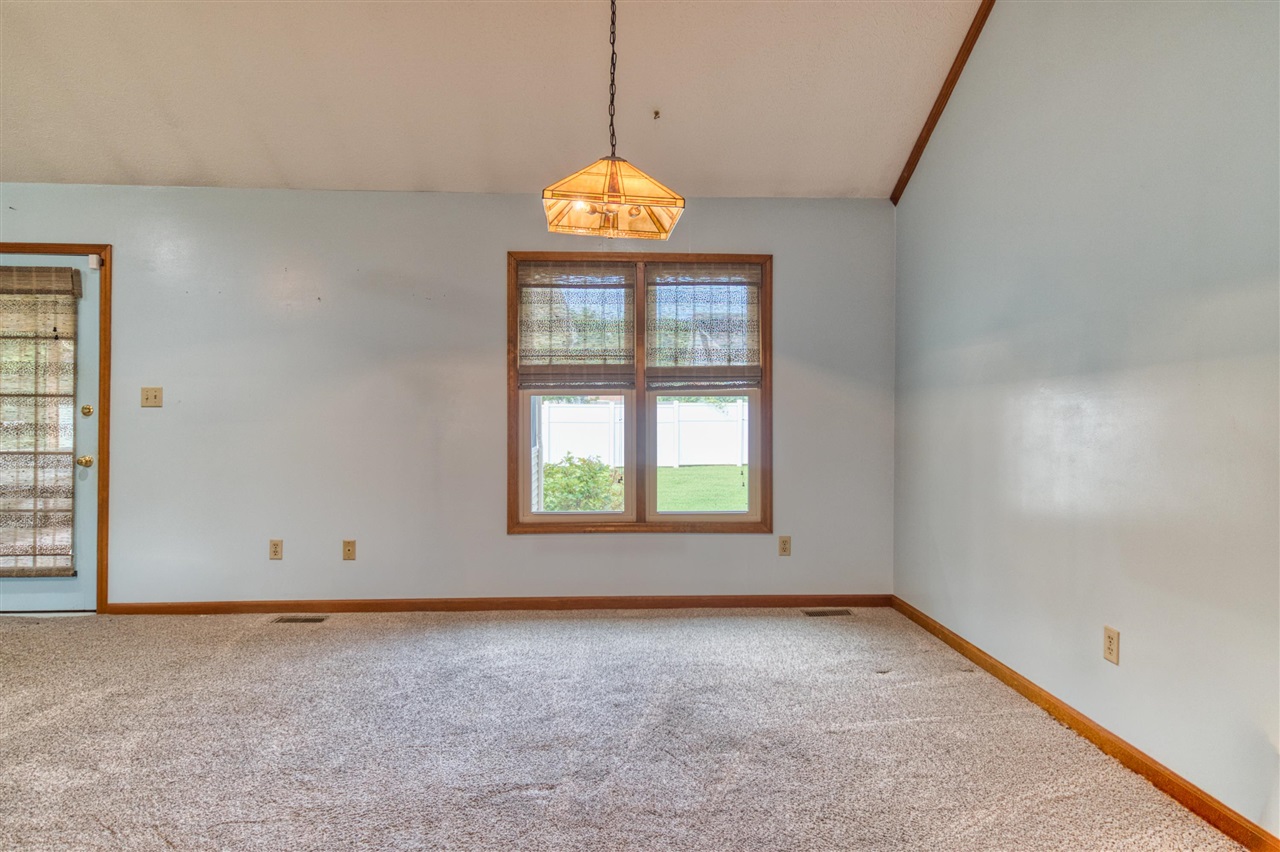 922 S College Street Property Photo 6