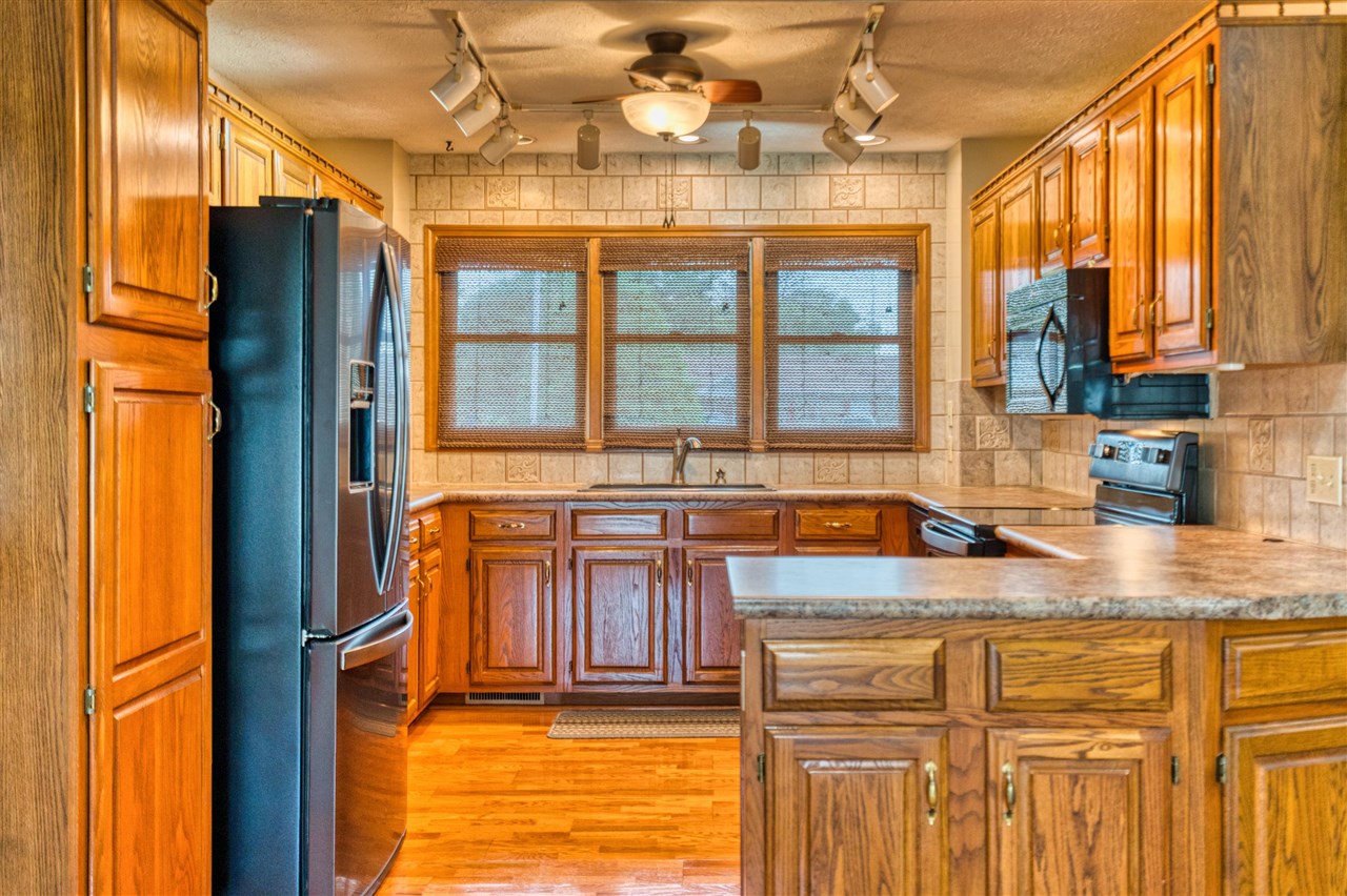 922 S College Street Property Photo 8
