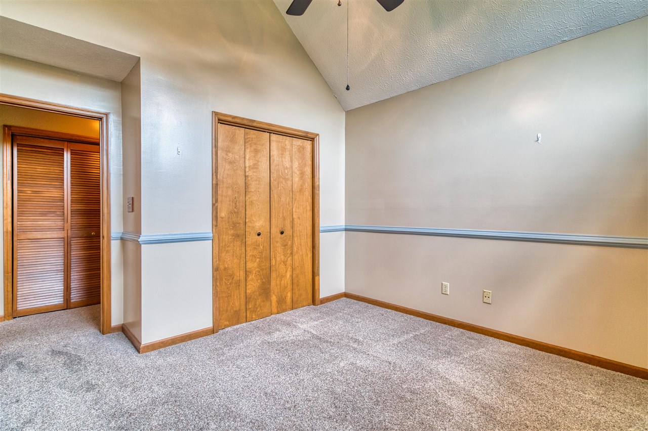 922 S College Street Property Photo 14