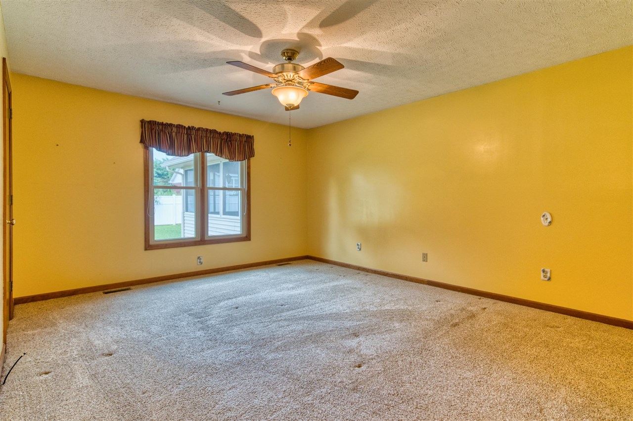 922 S College Street Property Photo 16