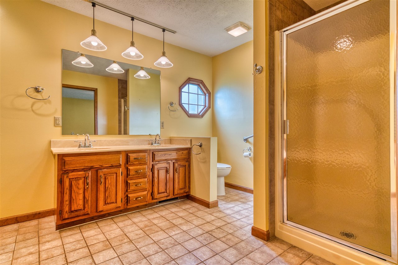 922 S College Street Property Photo 18