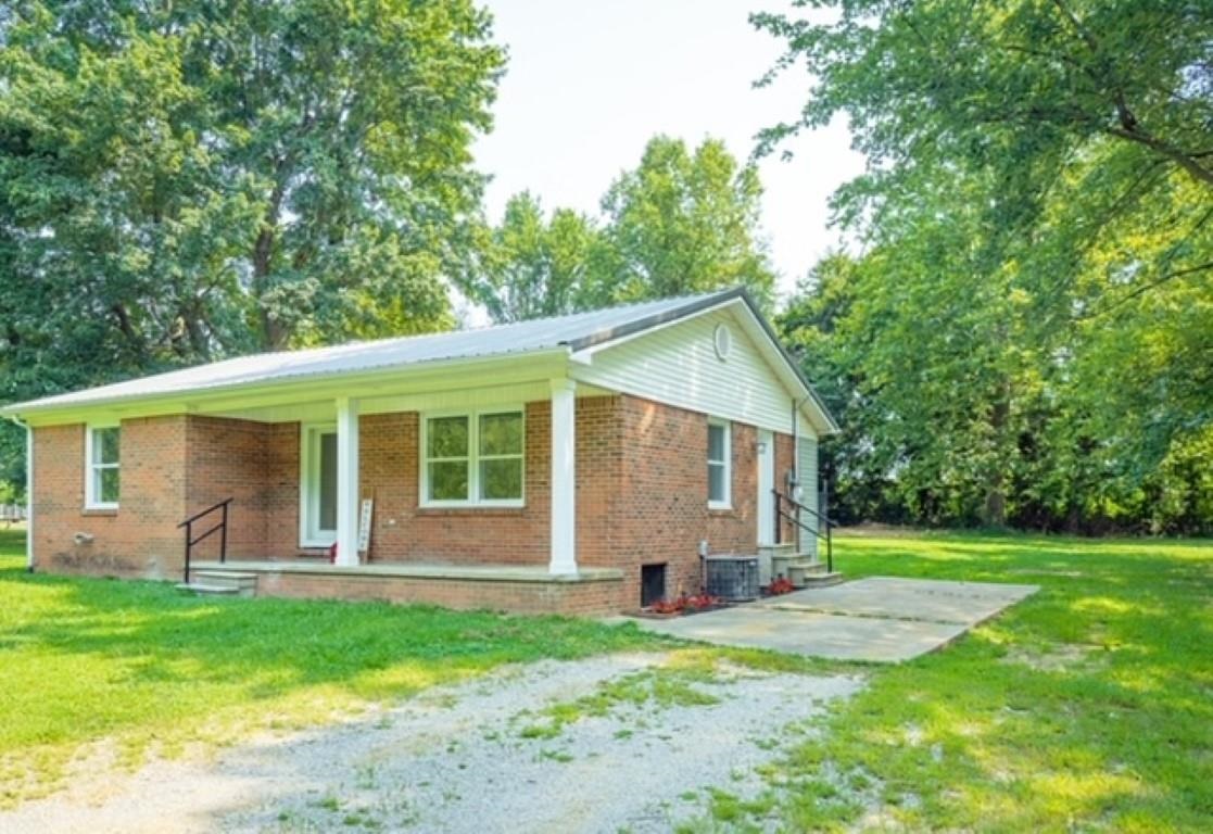 838 Park Street Property Photo 4
