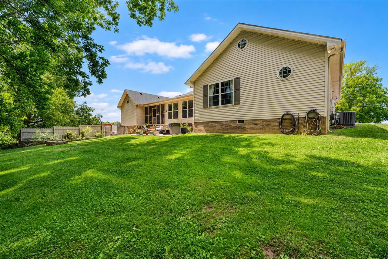 65 Green Fields Spur Property Photo 4