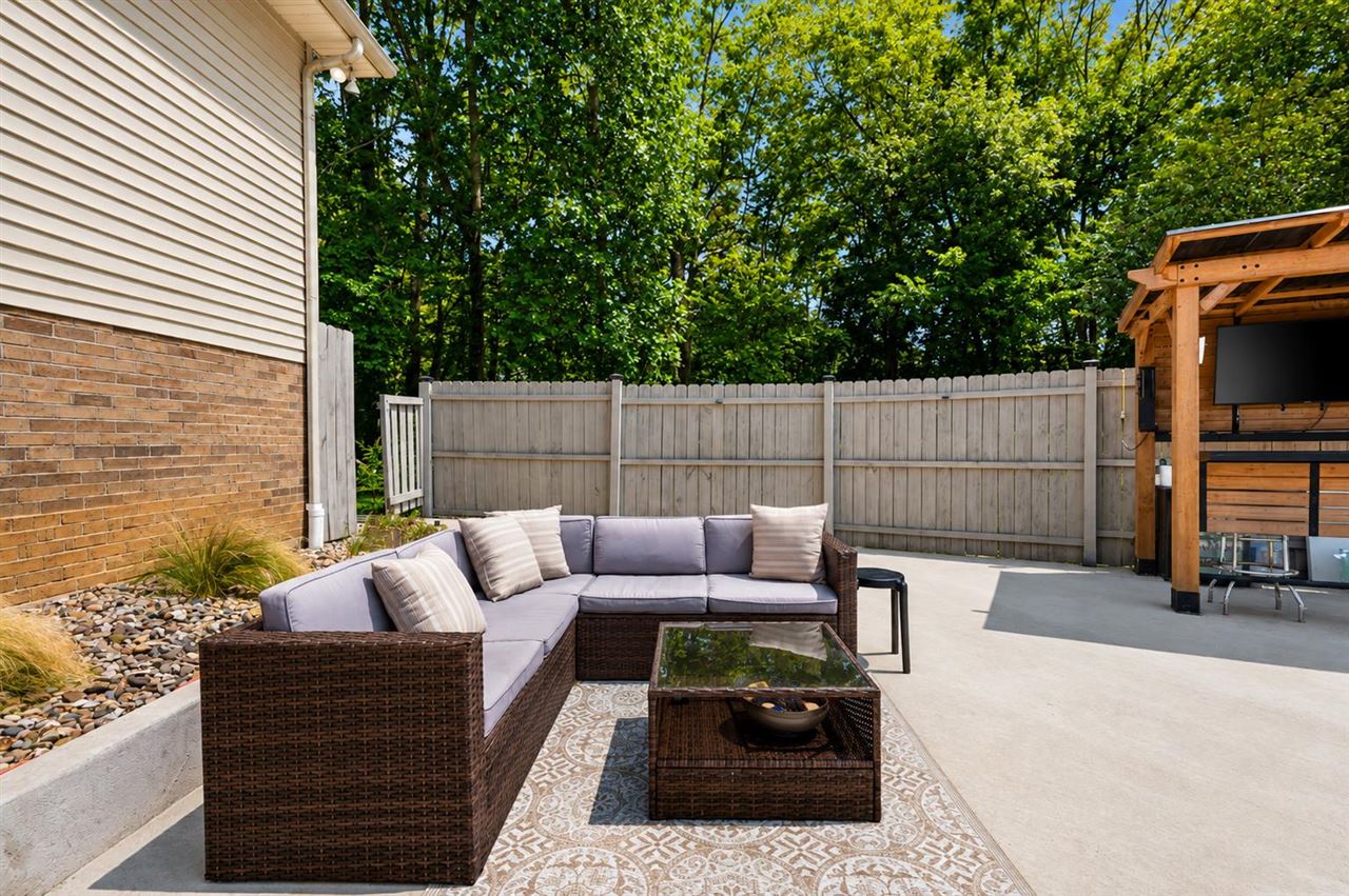65 Green Fields Spur Property Photo 10