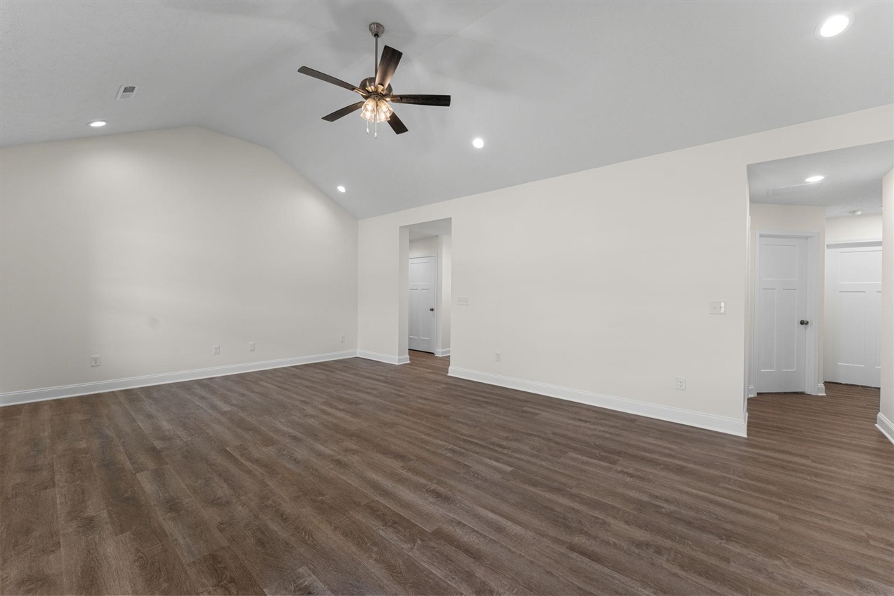 853 Alberta Drive Property Photo 5