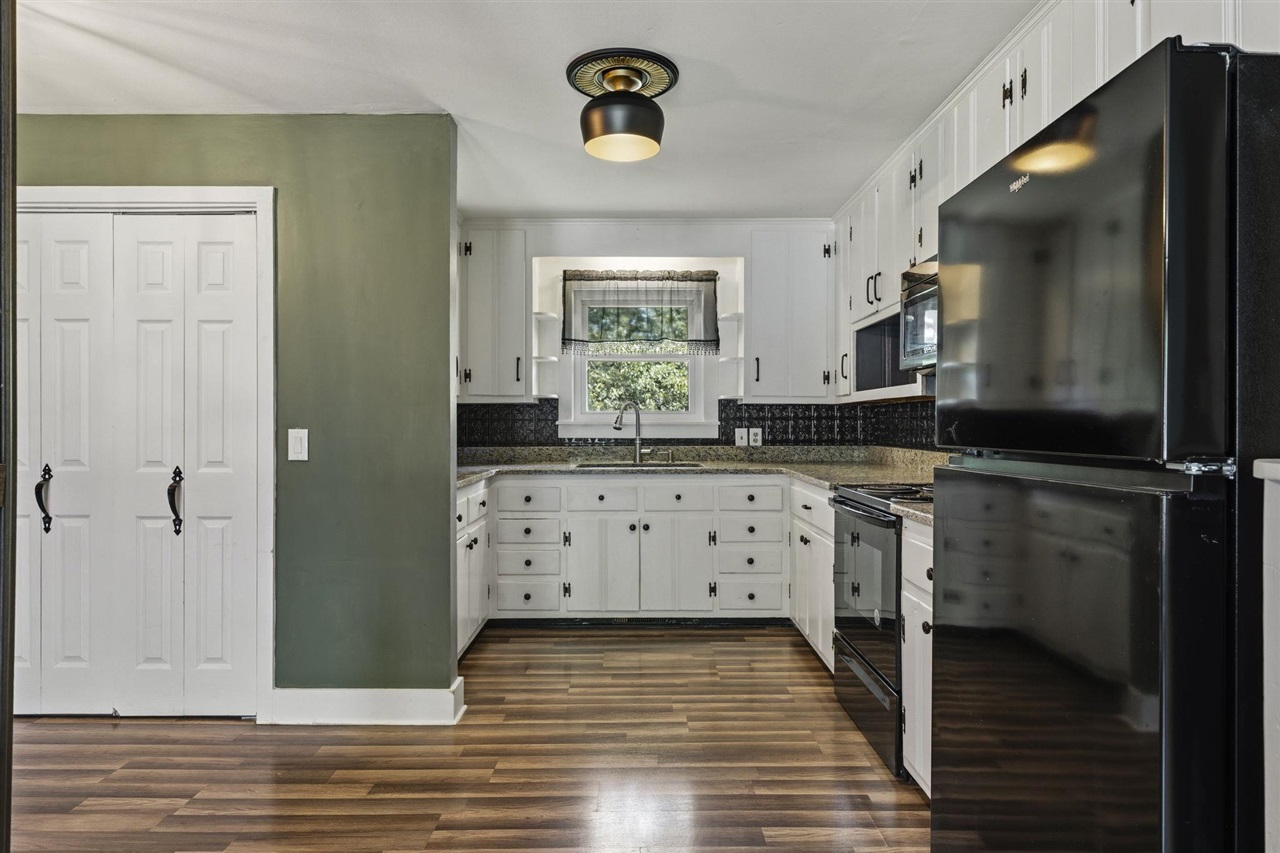 812 Broadway Avenue Property Photo 2