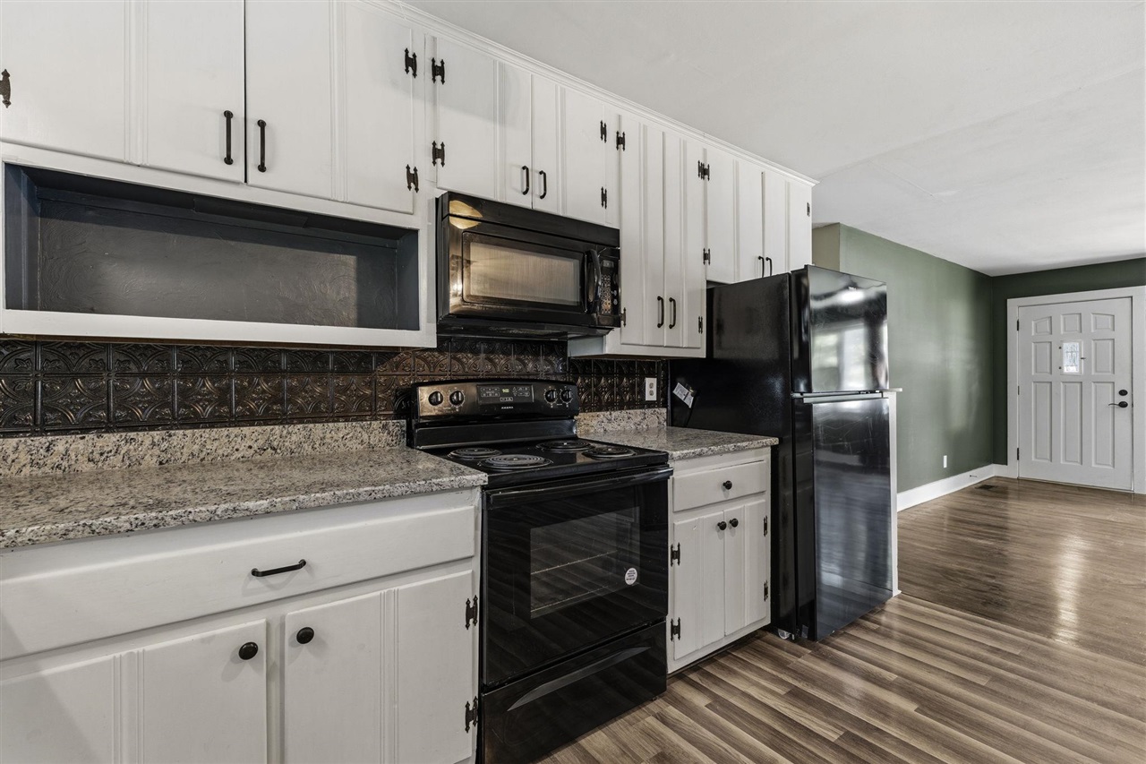 812 Broadway Avenue Property Photo 3