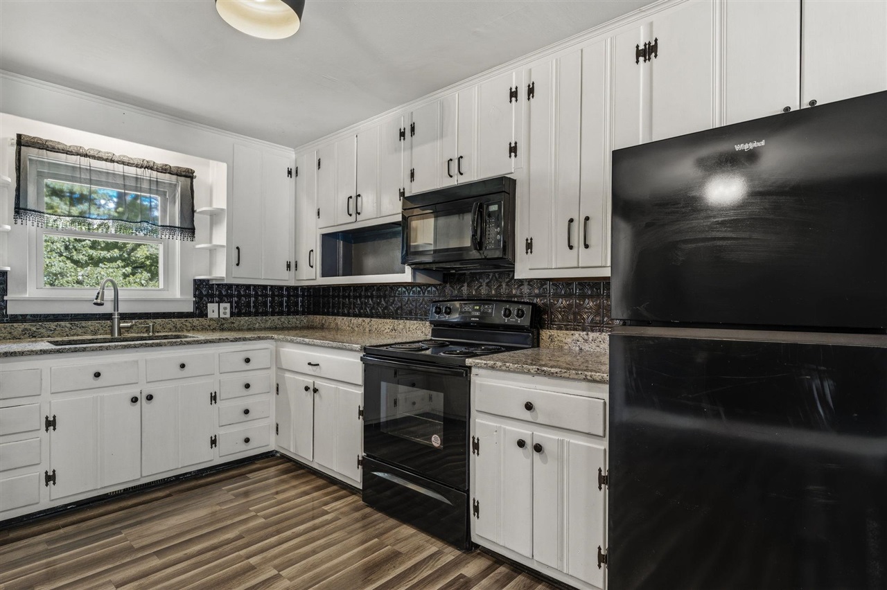 812 Broadway Avenue Property Photo 4