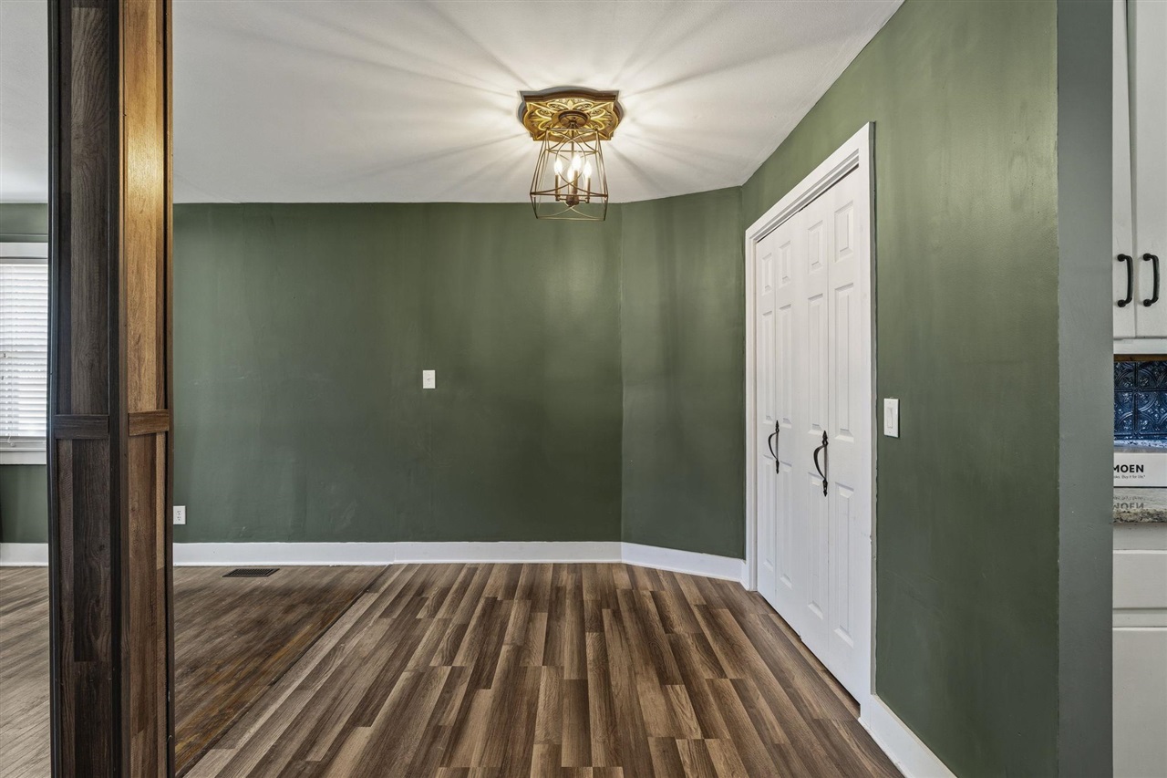812 Broadway Avenue Property Photo 6