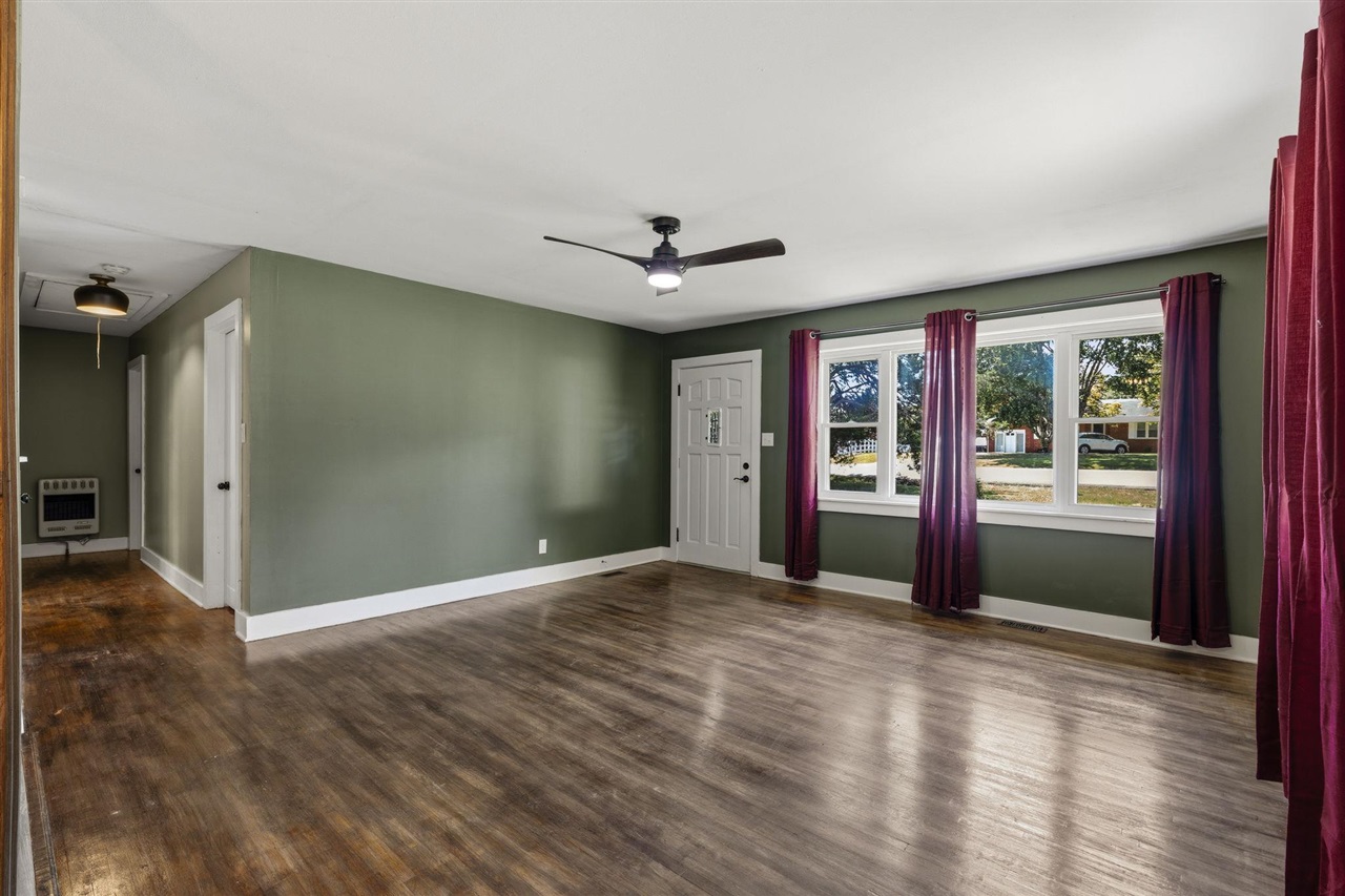 812 Broadway Avenue Property Photo 9