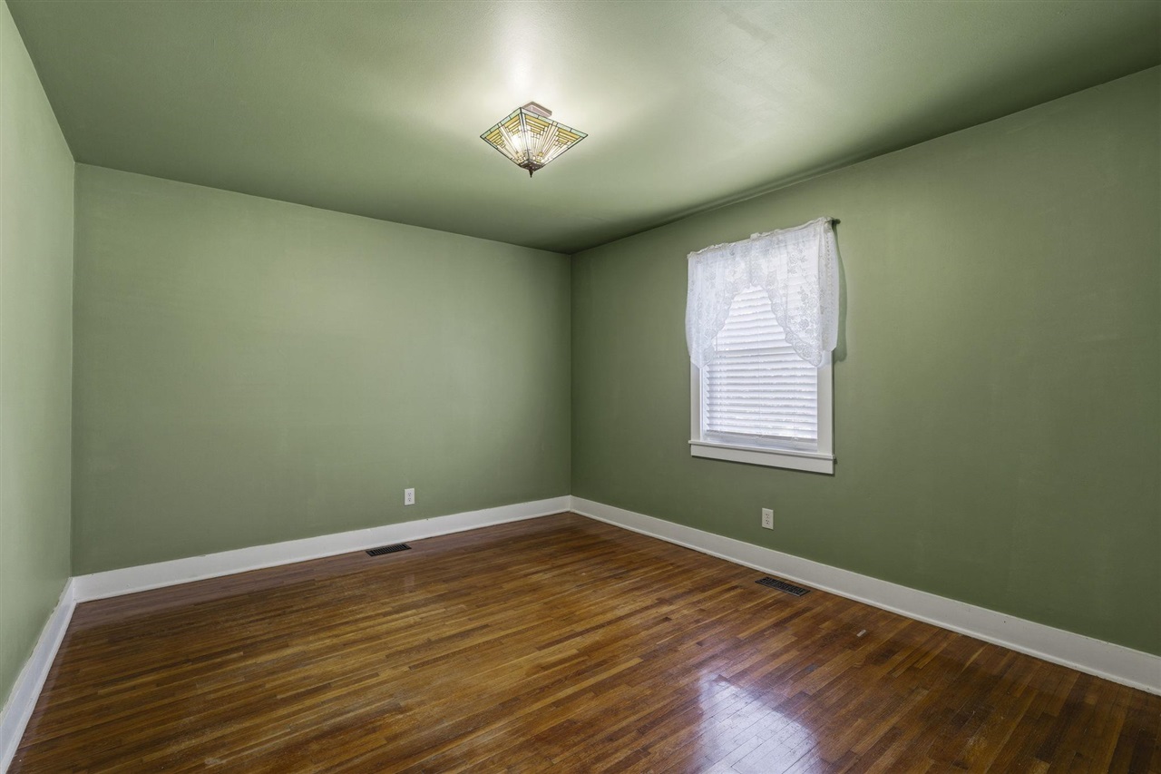812 Broadway Avenue Property Photo 13