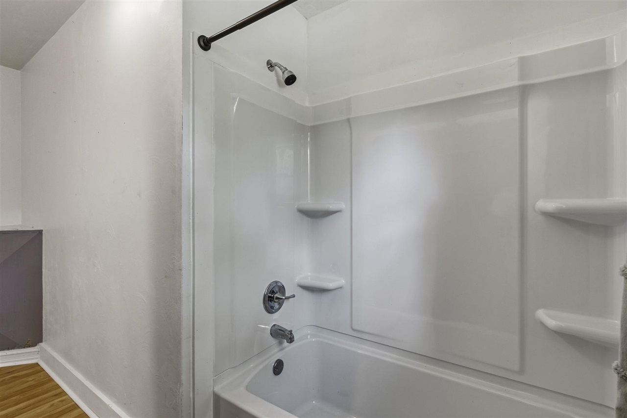 812 Broadway Avenue Property Photo 17