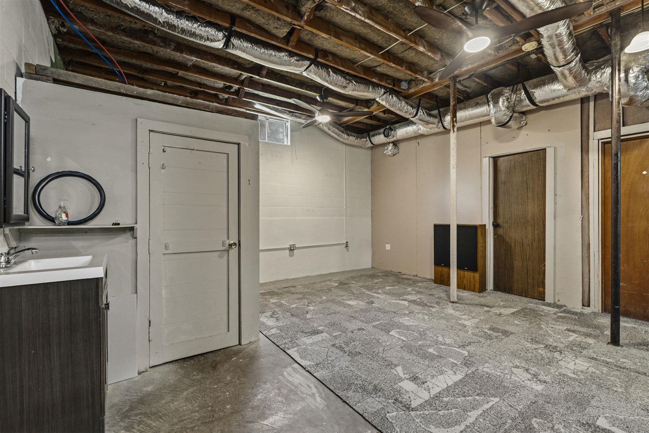 812 Broadway Avenue Property Photo 18