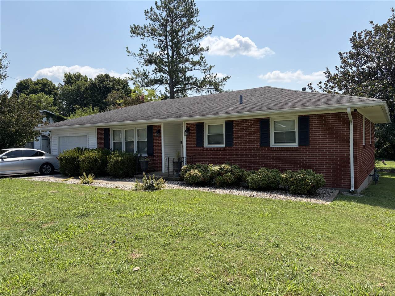 105 Cardinal Court Property Photo 1
