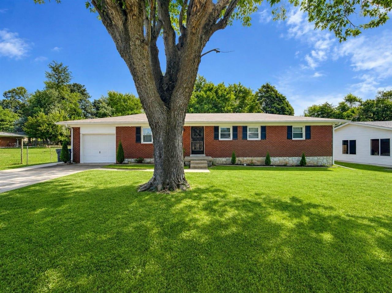 1300 S Lee Drive Property Photo 1