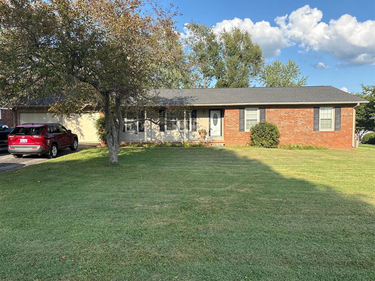 2412 Bluegrass Drive Property Photo 1