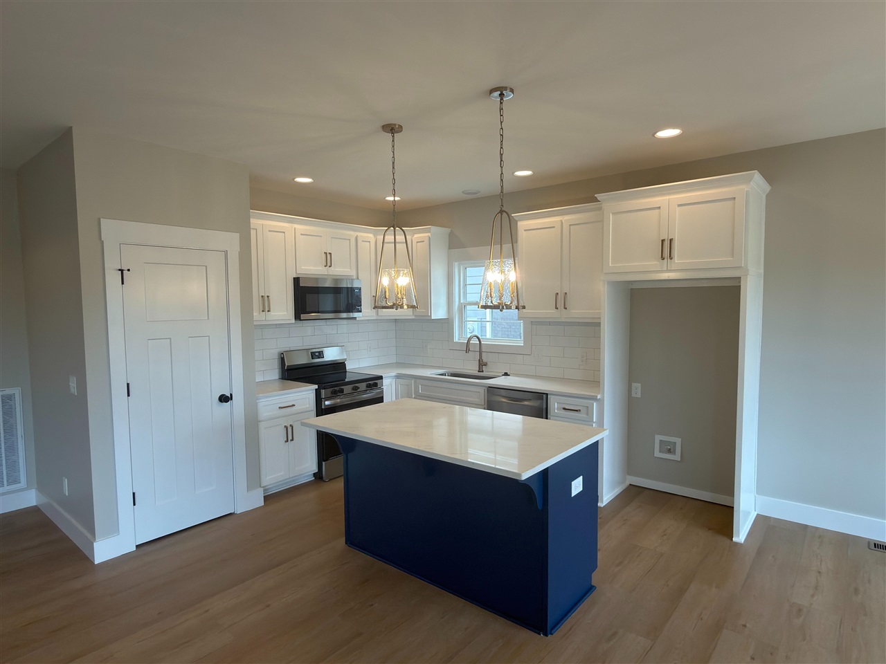 643 Boston Park Drive Property Photo 2
