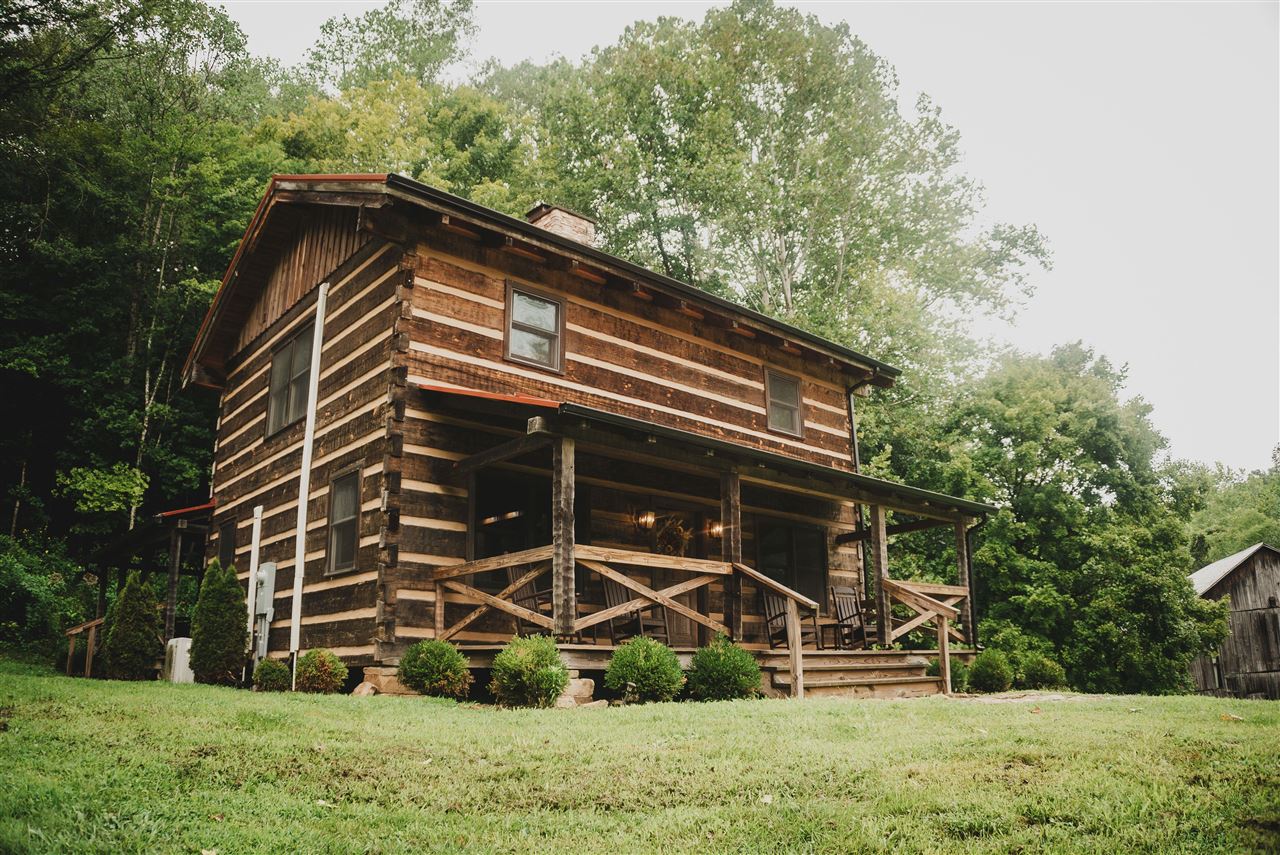 1073 Black Lick Branch