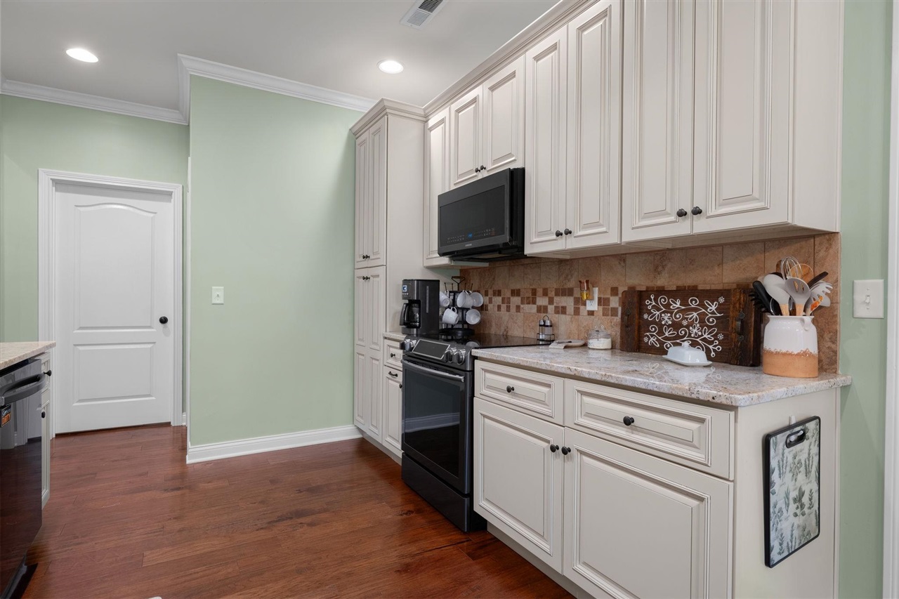 331 Atlantis Court Property Photo 9