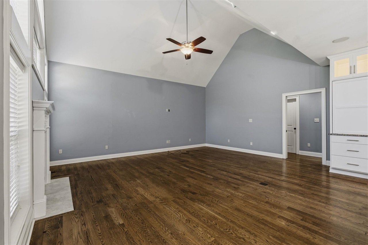 1000 Edgewater Lane Property Photo 13