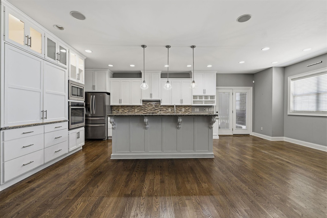 1000 Edgewater Lane Property Photo 15