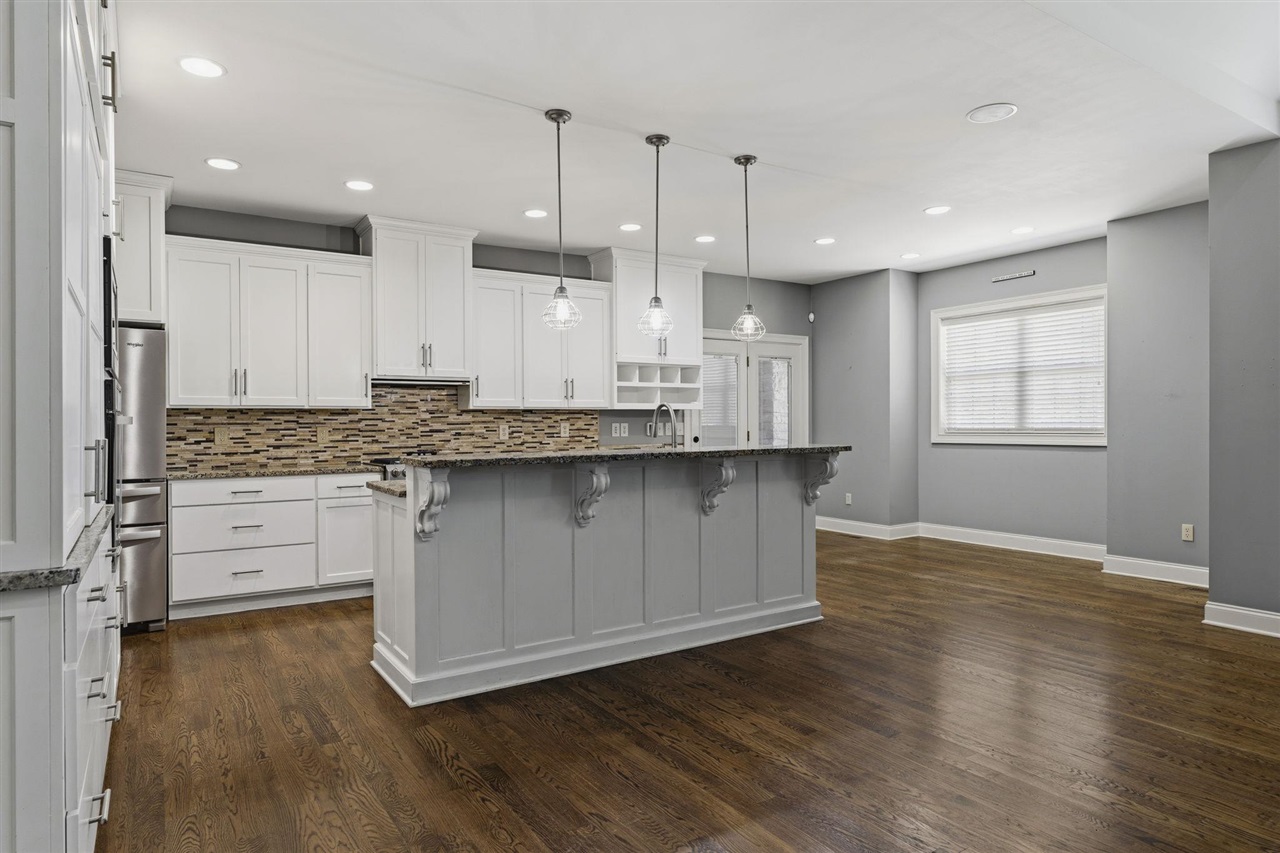 1000 Edgewater Lane Property Photo 16